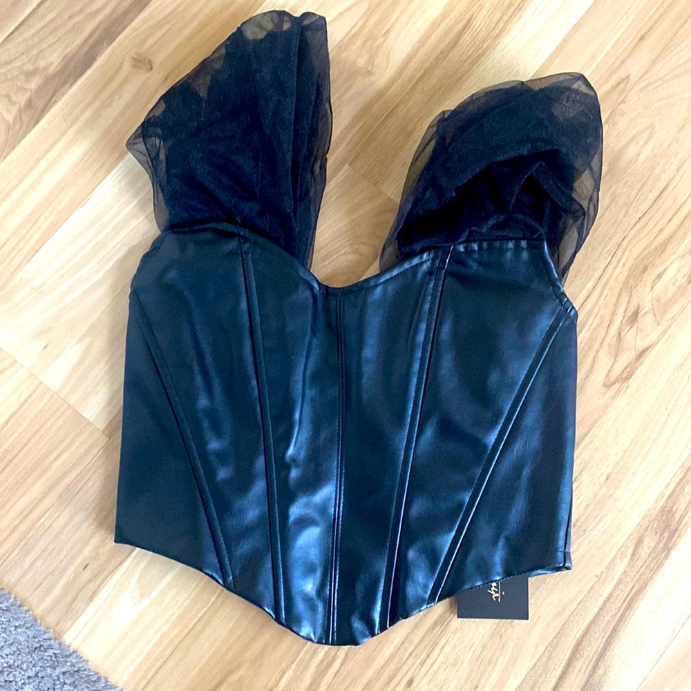 Women’s sexy midriff leather top!